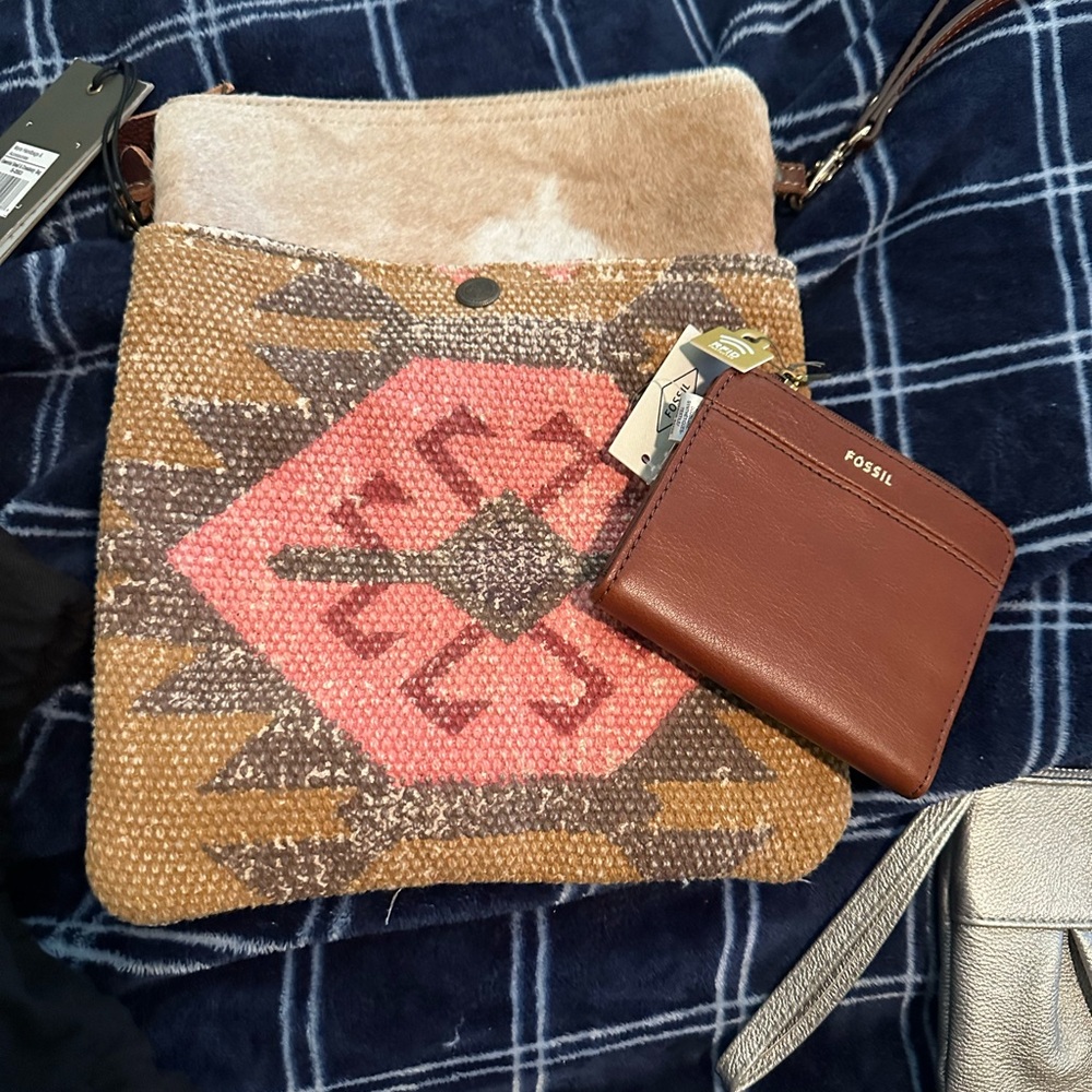 *New* NWT Fossil Tan snap Wallet and Pink Myra Crossbody Bag Set